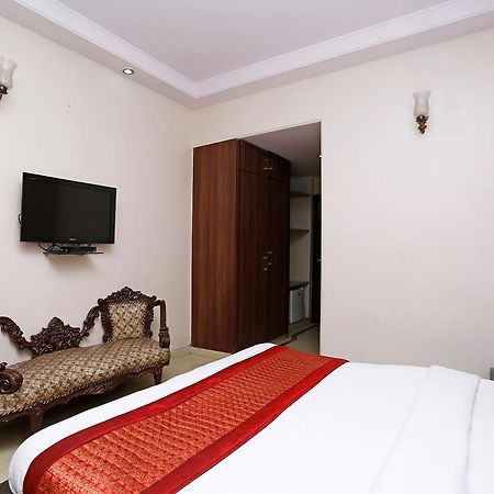 نيودلهي Oyo 5401 Hotel Mid Town المظهر الخارجي الصورة