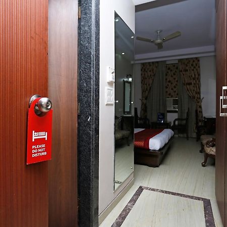 نيودلهي Oyo 5401 Hotel Mid Town المظهر الخارجي الصورة