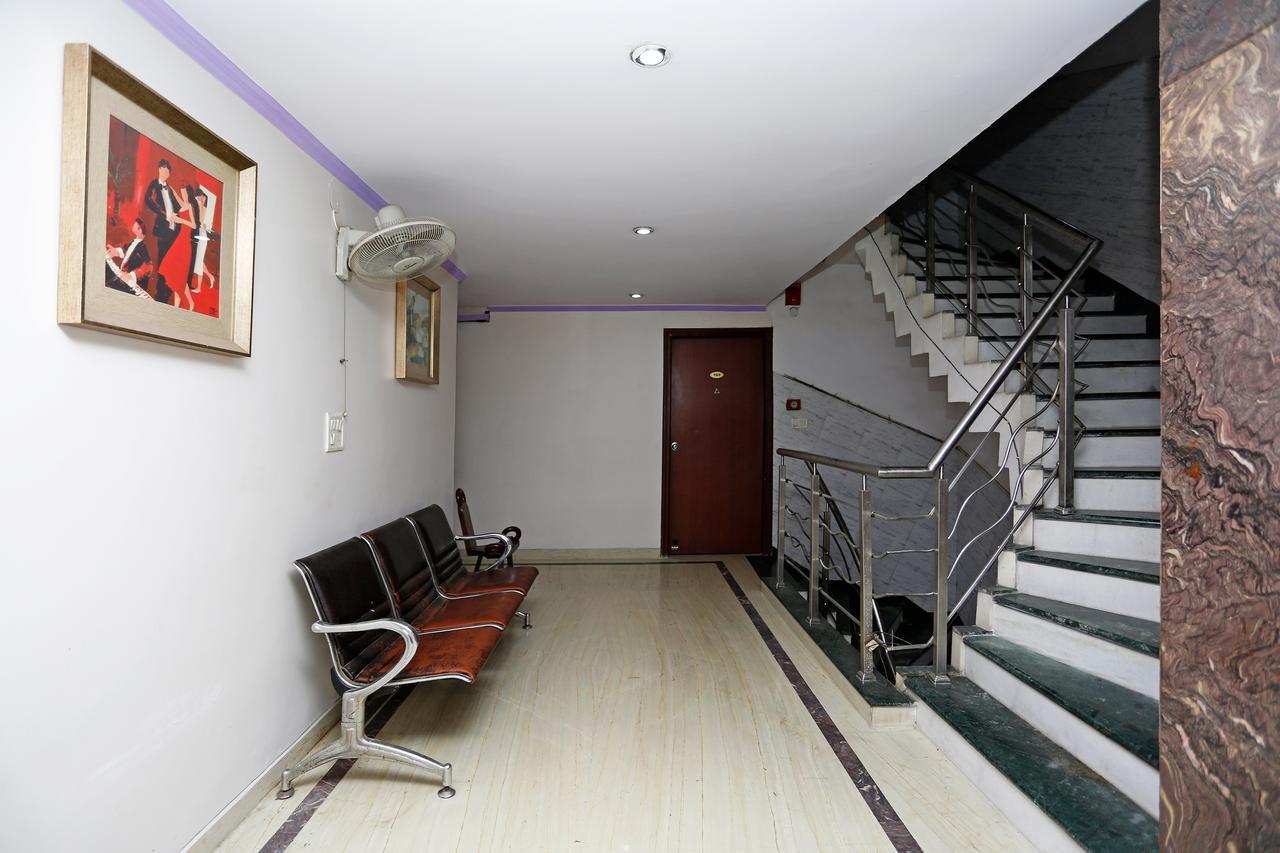 نيودلهي Oyo 5401 Hotel Mid Town المظهر الخارجي الصورة