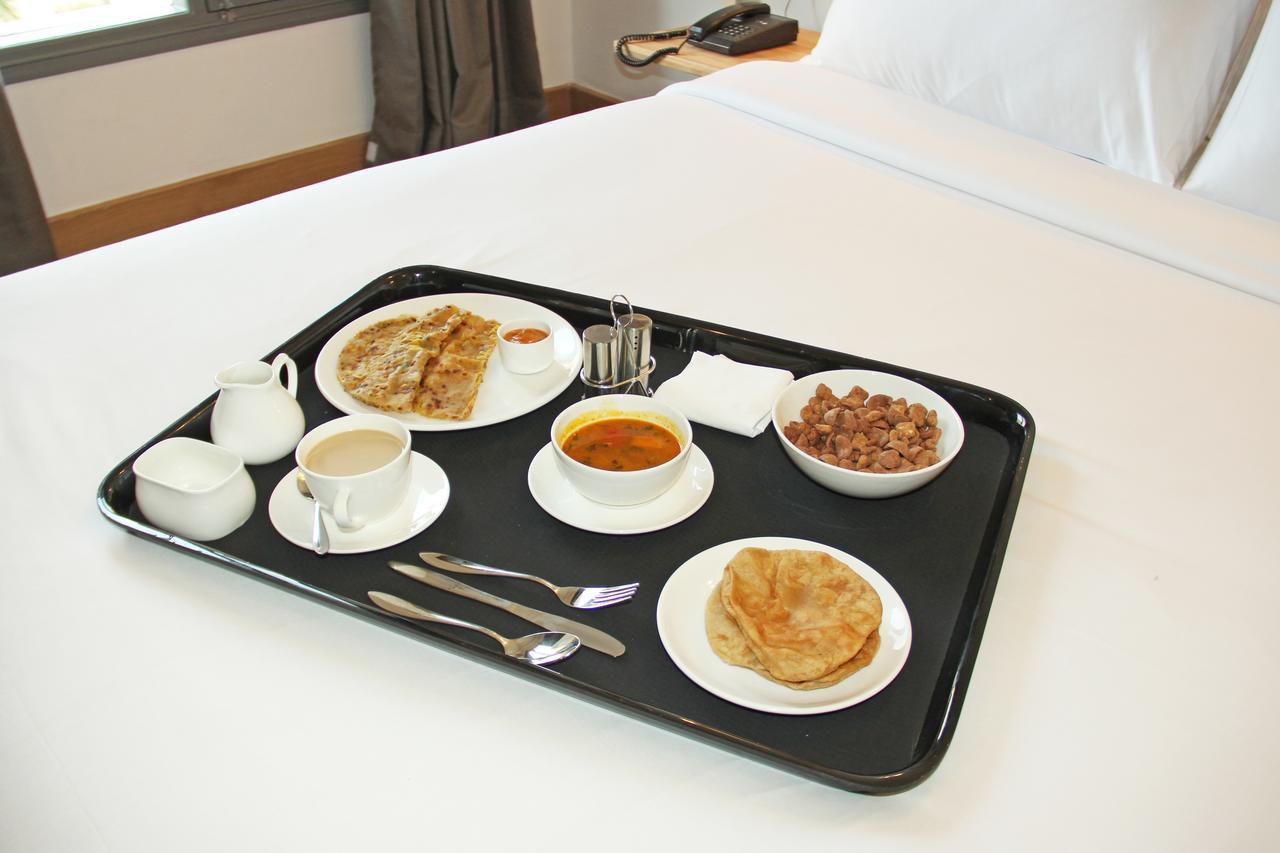 نيودلهي Oyo 5401 Hotel Mid Town المظهر الخارجي الصورة