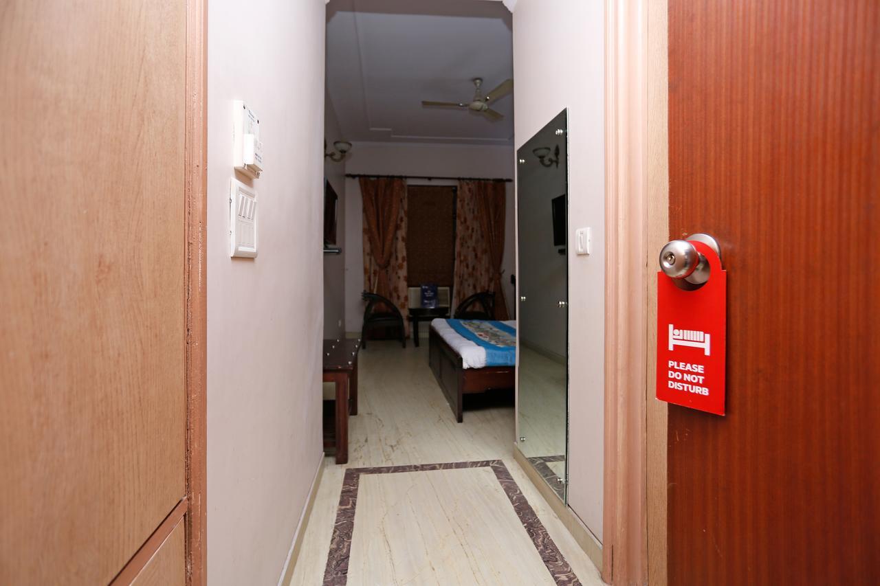 نيودلهي Oyo 5401 Hotel Mid Town المظهر الخارجي الصورة